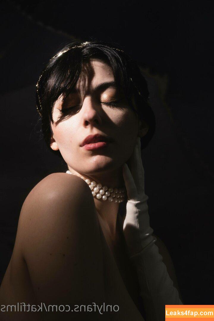 Kat Cabaret / Kat Dreams / Kat Streams / LeCabaret / Salacious Kitty / katfilms / katstreams / krmisfitcabaret слитое фото фото #0065