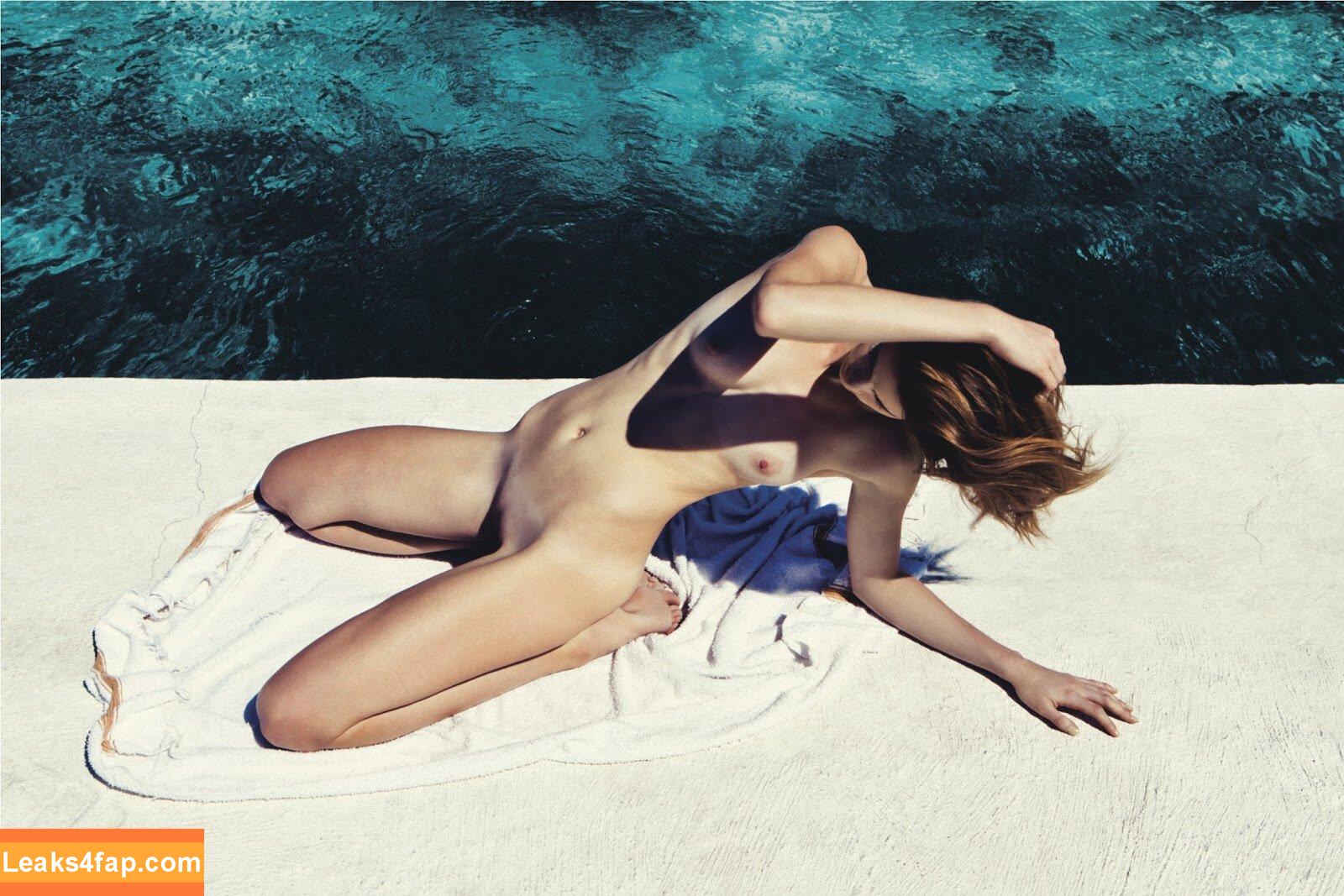 Kat Clark /  leaked photo photo #0001