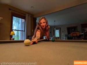 Kat Outdoorkitty photo #0008