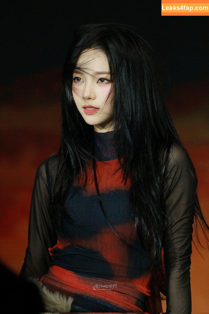 katarinabluu / Karina / aespa / karinamasfina leaked photo photo #2181