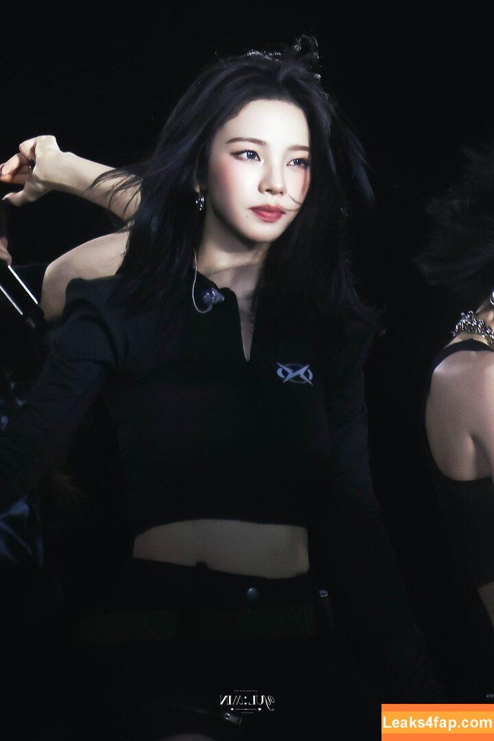 katarinabluu / Karina / aespa / karinamasfina leaked photo photo #2187