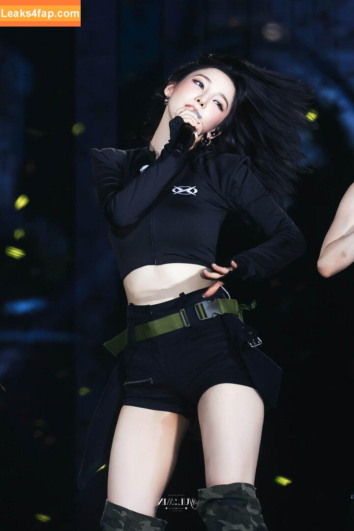 katarinabluu / Karina / aespa / karinamasfina leaked photo photo #2189