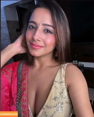 Kate Sharma photo #0071