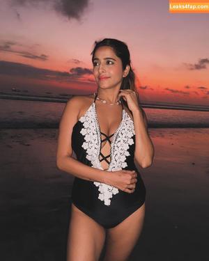 Kate Sharma photo #0337