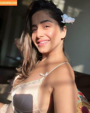 Kate Sharma photo #0368