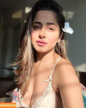 Kate Sharma photo #0369