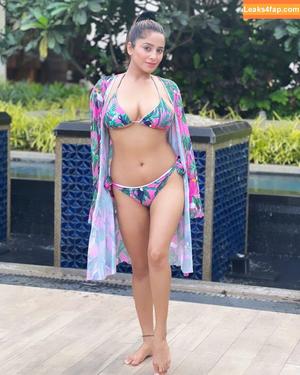 Kate Sharma photo #0447