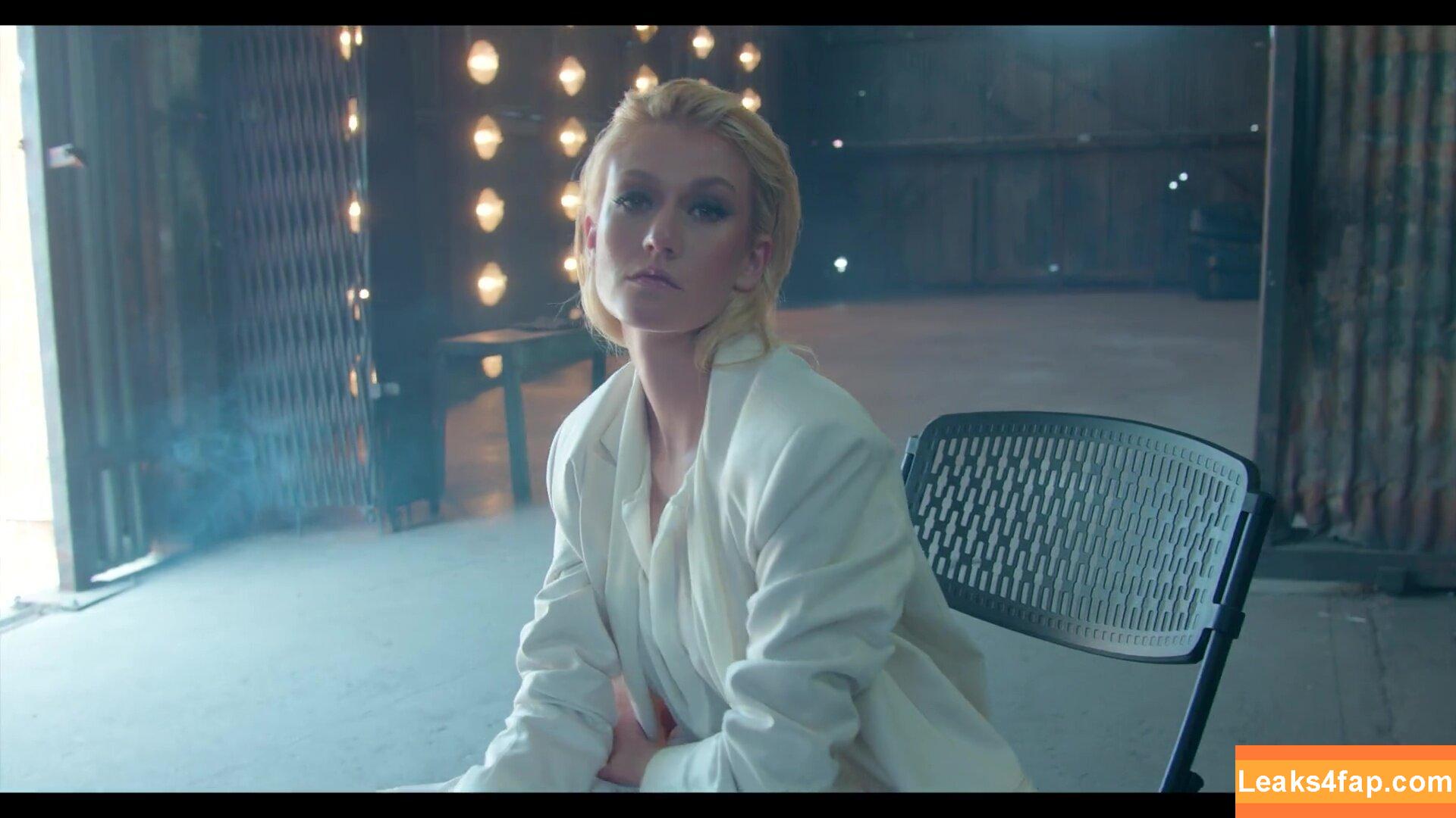 Katherine McNamara / kat.mcnamara слитое фото фото #0222