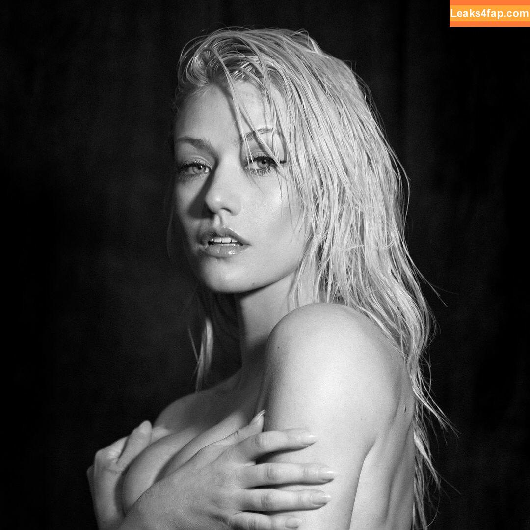 Katherine McNamara / kat.mcnamara слитое фото фото #0355