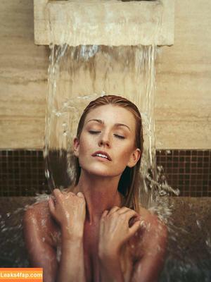 Katherine McNamara фото #0004