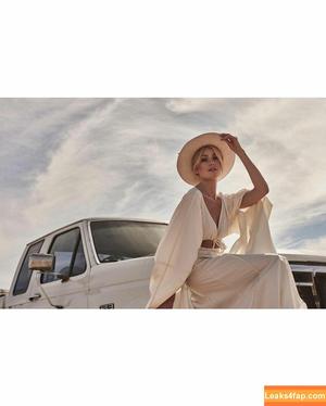 Katherine McNamara фото #0035