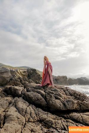 Katherine McNamara фото #0330