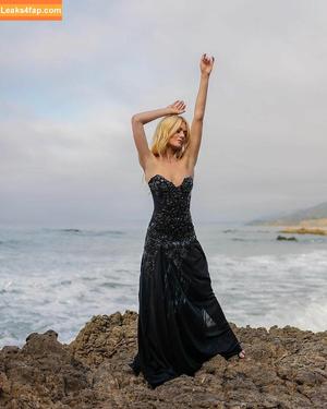 Katherine McNamara фото #0333