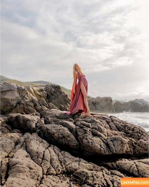 Katherine McNamara фото #0338