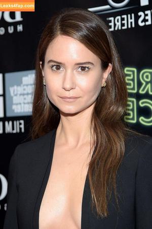 Katherine Waterston photo #0069