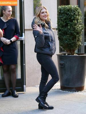 Katheryn Winnick photo #0172
