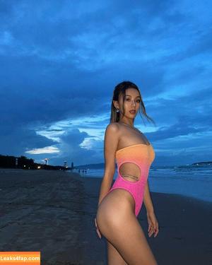 Kathy Zheng photo #0069