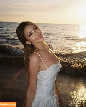 Kathy Zheng photo #0093