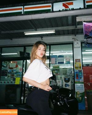 Kathy Zheng photo #0132