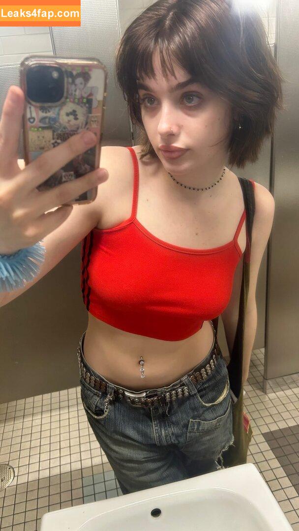 Katie Blake / katieblake_is_tired / that_one_tall_mf_ leaked photo photo #0009