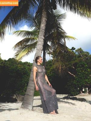 Katie Cassidy photo #0320