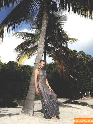 Katie Cassidy photo #0323