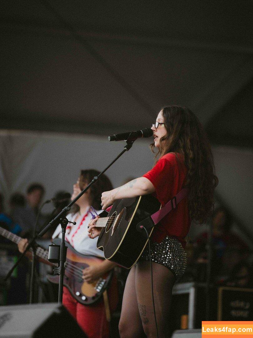 Katie Crutchfield / Waxahatchee / waxa_katie leaked photo photo #0033