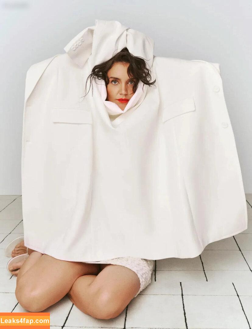 Katie Holmes / katieholmes / katieholmes212 / katieholmesfeetlove leaked photo photo #0147