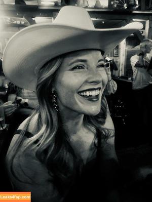 Katie Leclerc фото #0007