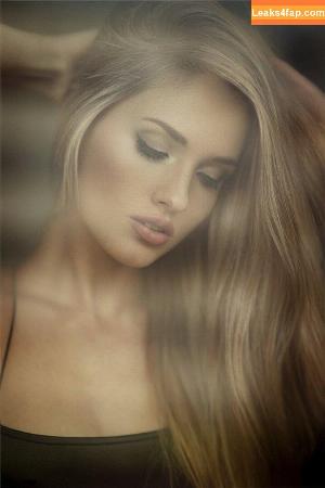 Katy Hollick photo #0021