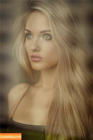 Katy Hollick photo #0027