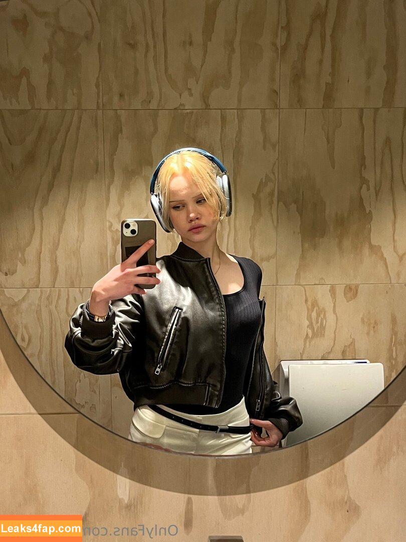 kayana_moon /  leaked photo photo #0019