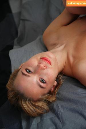 Kelly Collins photo #0334