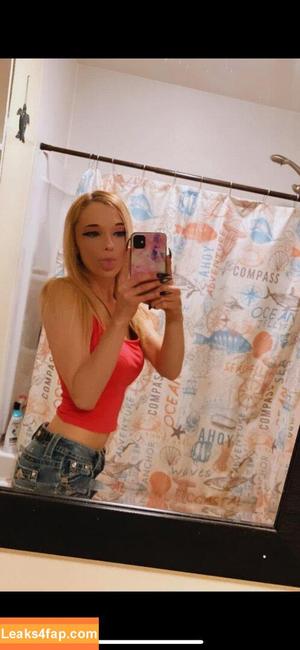 Kelly Lyn photo #0021