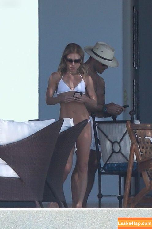 Kelly Ripa / kellyripa leaked photo photo #0040