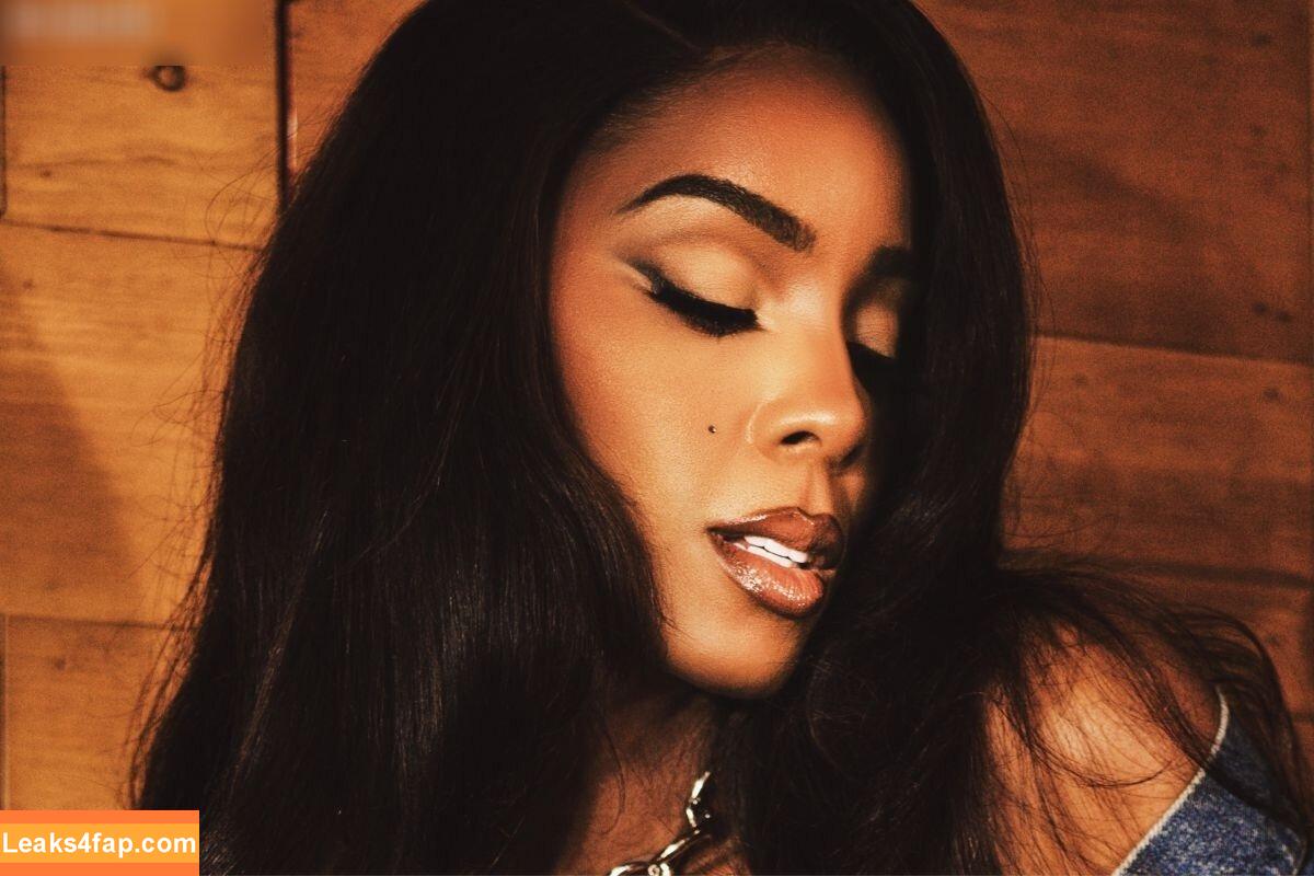 Kelly Rowland / kellyrowland / morenapieldefuego leaked photo photo #0121