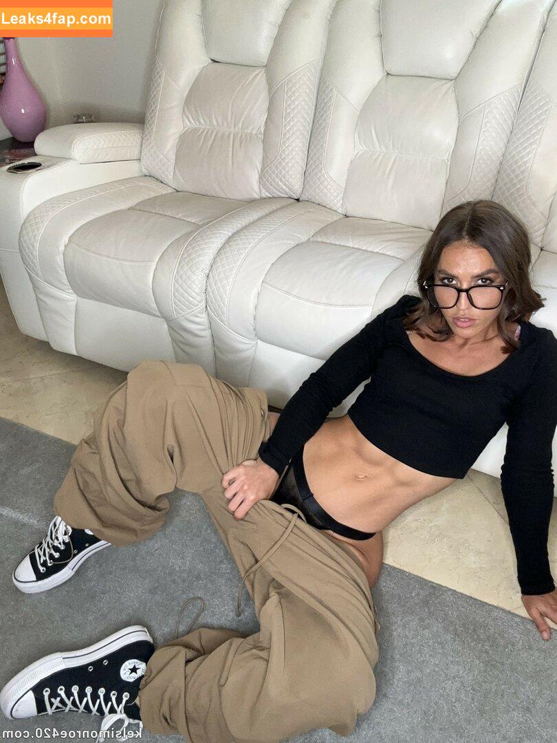 Kelsi Monroe / ficialkmbooty / officialkmbooty / officialkmig2 слитое фото фото #0253