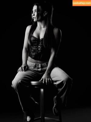 Kendal Grey photo #0024