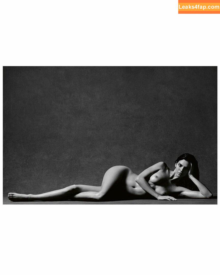 Kendall Jenner / KendallJenner / https: слитое фото фото #0001