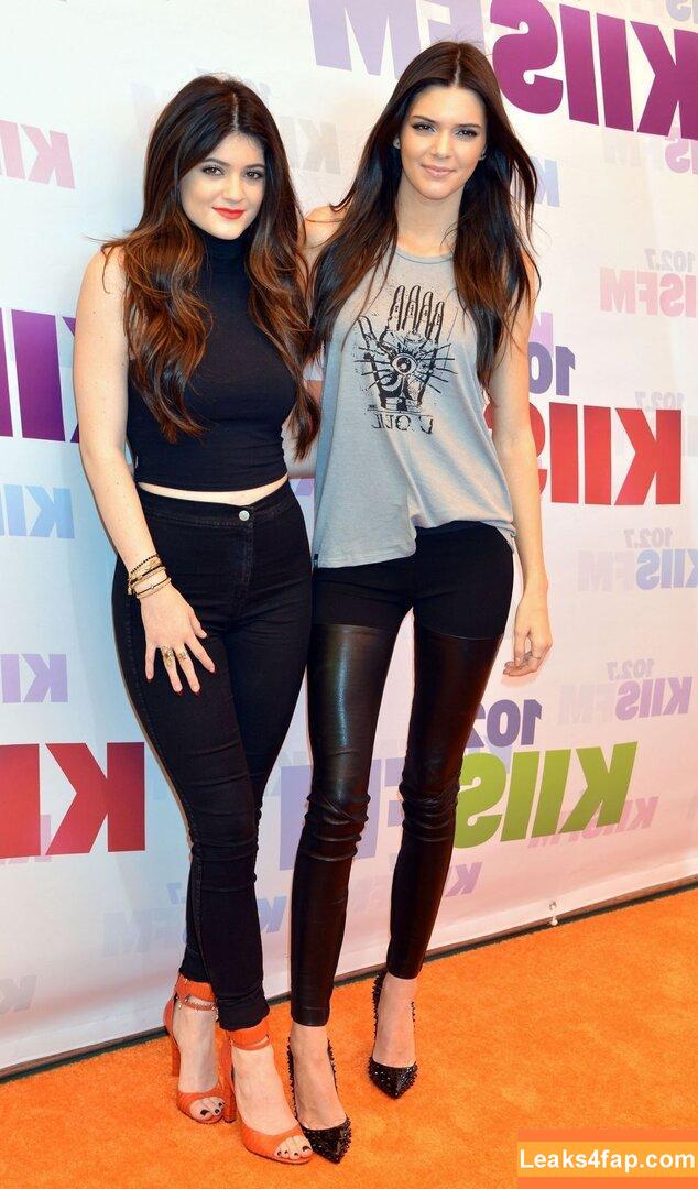 Kendall Jenner / KendallJenner / https: leaked photo photo #0015