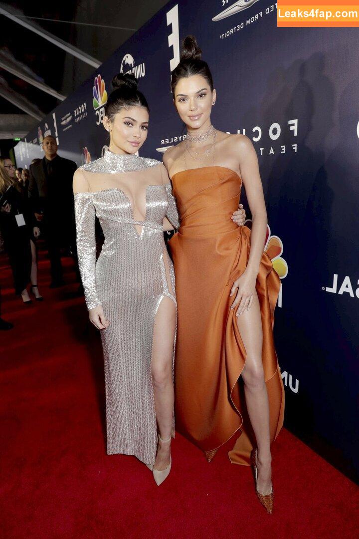 Kendall Jenner / KendallJenner / https: leaked photo photo #0035