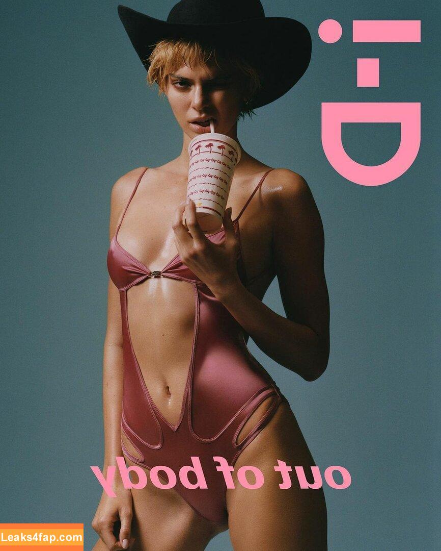 Kendall Jenner / KendallJenner / https: leaked photo photo #0049