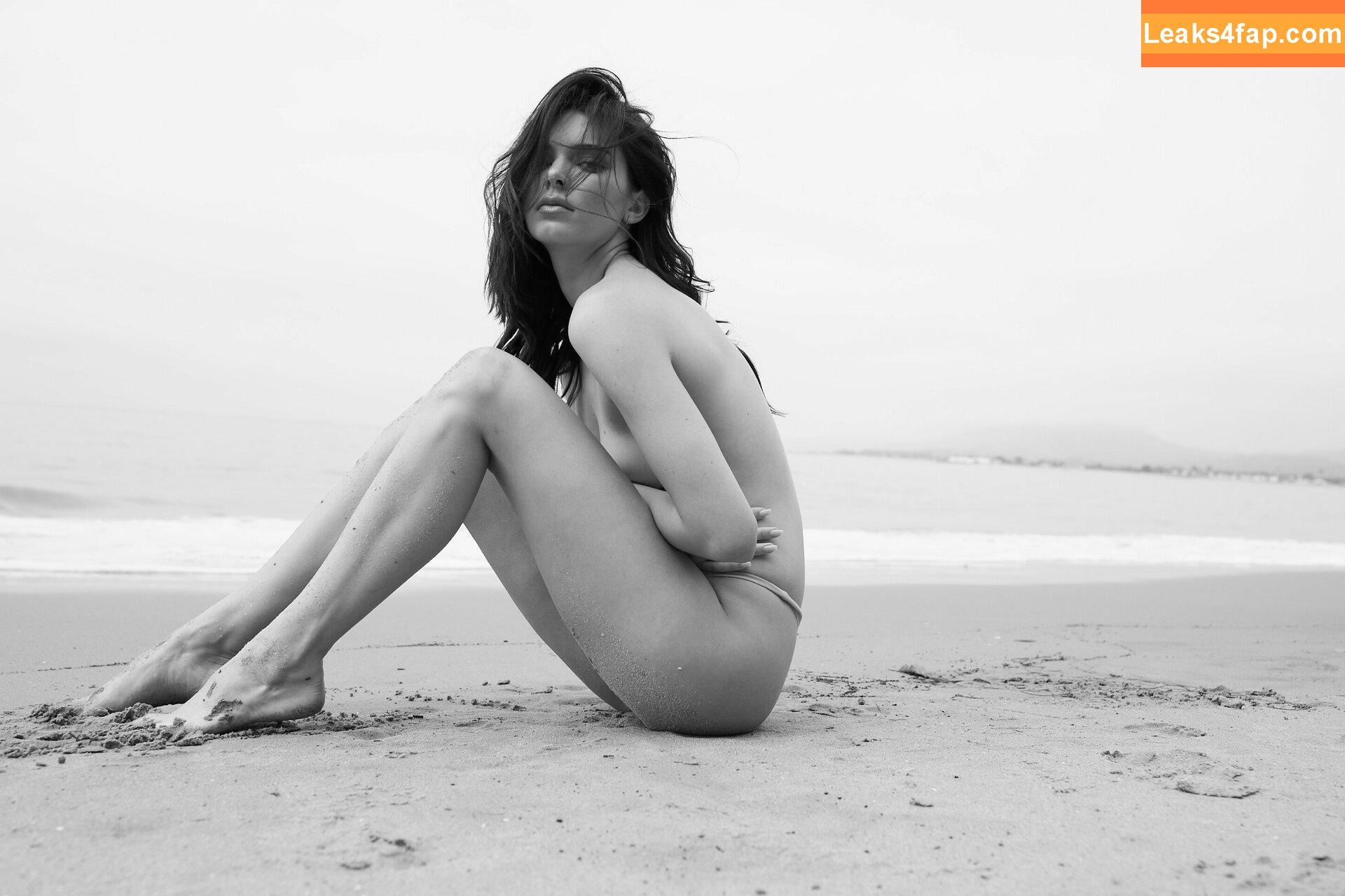 Kendall Jenner / KendallJenner / https: leaked photo photo #0054