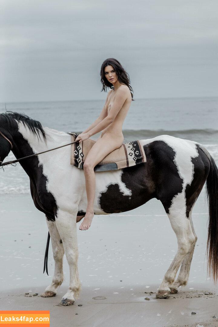 Kendall Jenner / KendallJenner / https: leaked photo photo #0062
