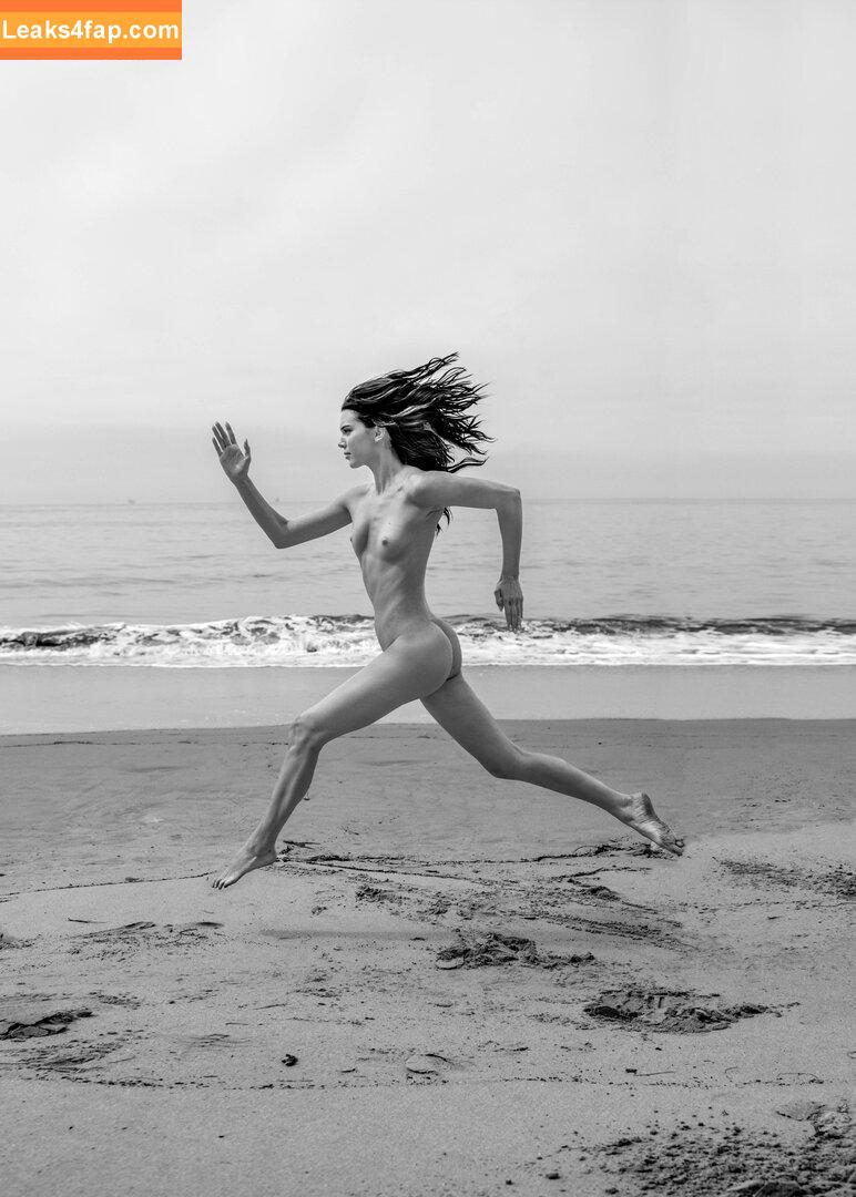 Kendall Jenner / KendallJenner / https: leaked photo photo #0096
