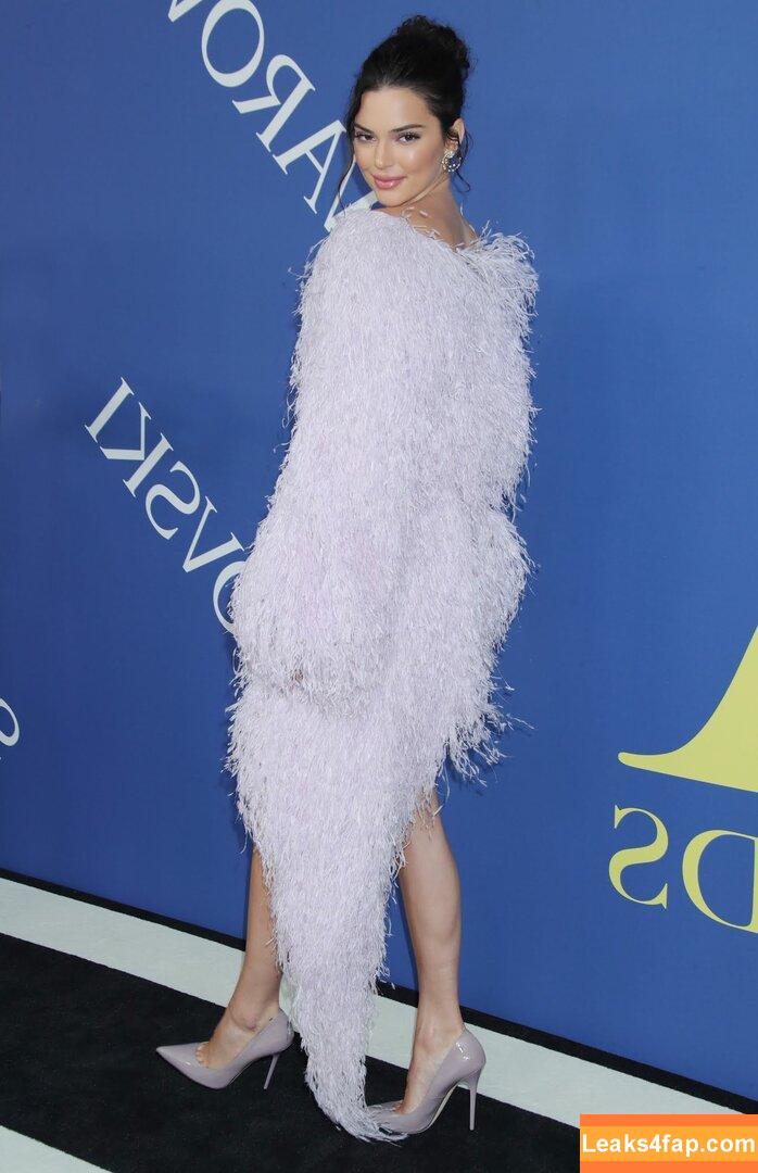 Kendall Jenner / KendallJenner / https: leaked photo photo #0126