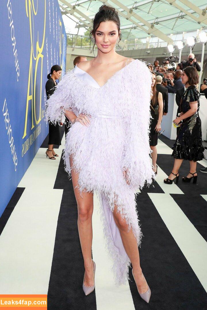 Kendall Jenner / KendallJenner / https: leaked photo photo #0128