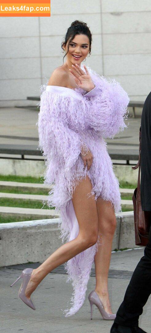 Kendall Jenner / KendallJenner / https: leaked photo photo #0134