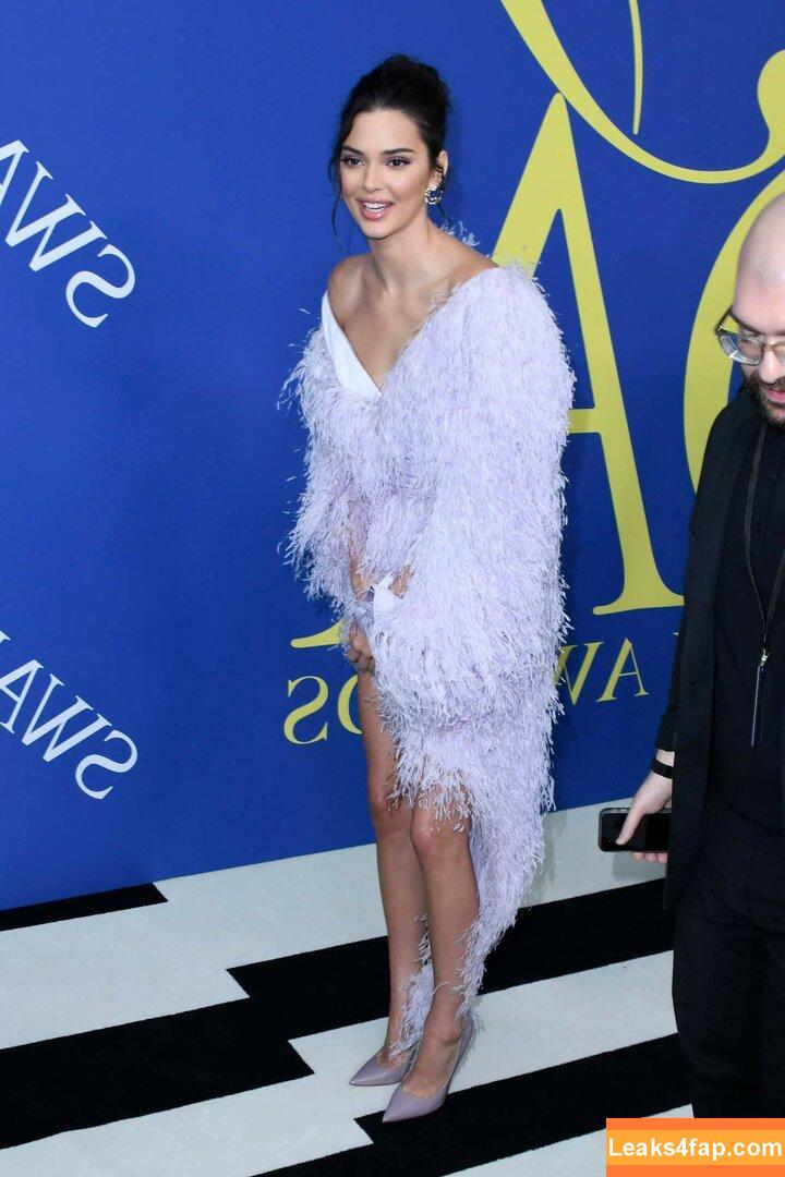 Kendall Jenner / KendallJenner / https: leaked photo photo #0136