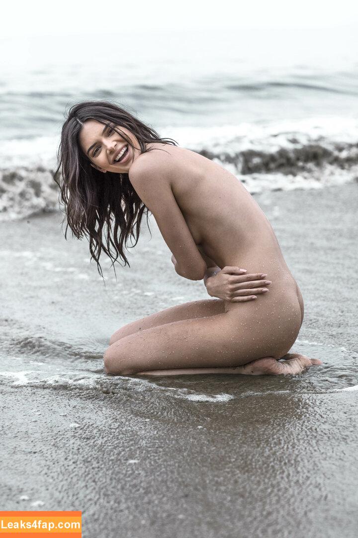 Kendall Jenner / KendallJenner / https: leaked photo photo #0143